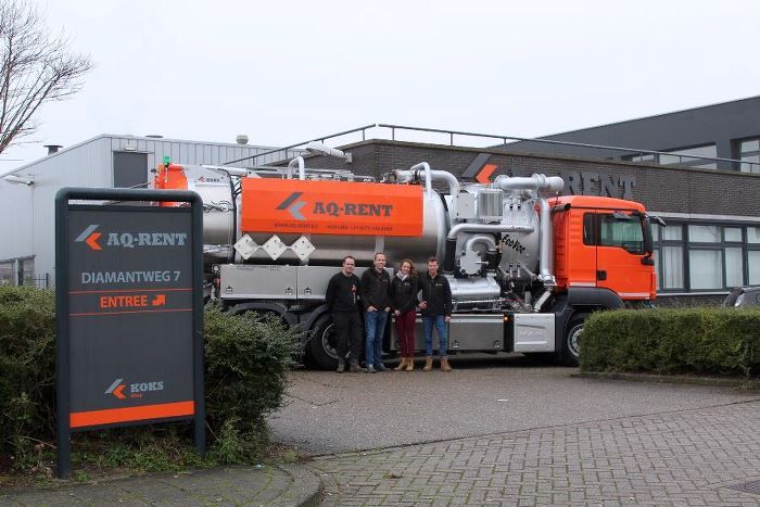 AQ-Rent team infront of a KOKS EcoVac ADR vacuum truck